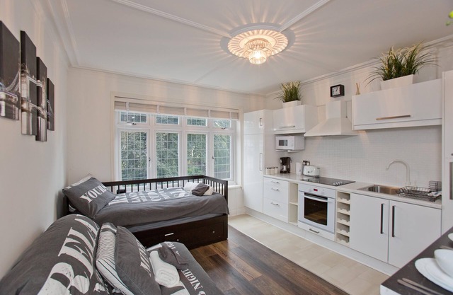 Stylish Studio 17 minutes to Centre