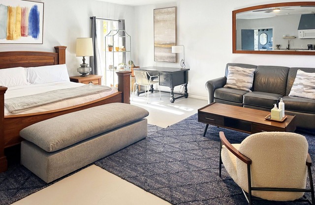 Stylish Studio 9 Mins from Asia District | Industrial Chic & Modern Comfort