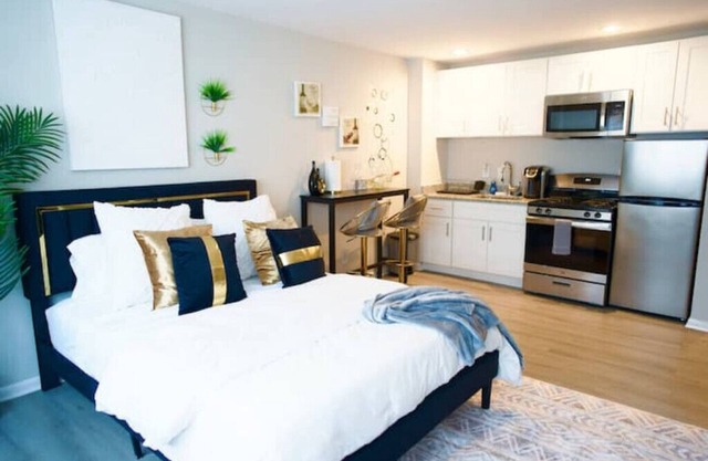 Stylish Studio w/Free Parking/Close to Metro/Fast WIFI