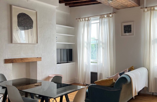 Stylish, top floor, loft-style flat in West London