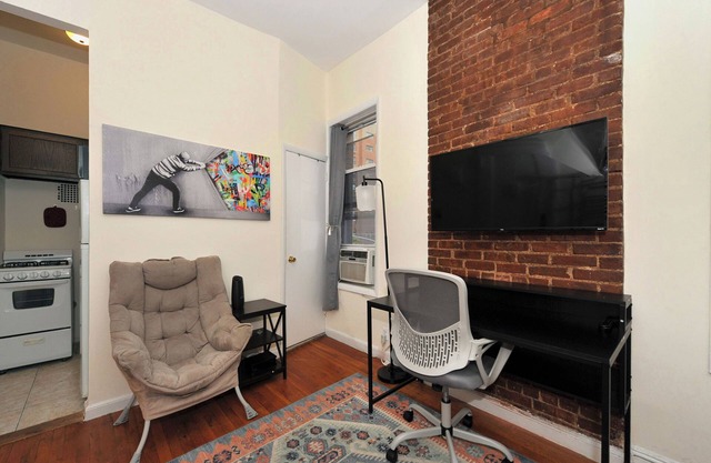 Stylish UES Studio! New York Escape!