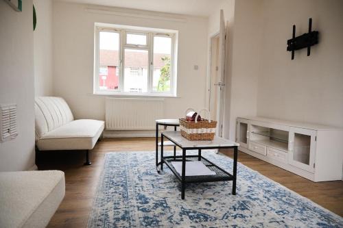 Stylish Wembley Home with Hot Tub, Parking & Garden