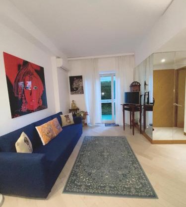 Suite Apartment in MC Center, 5min walk to Casino & the Port and 1min from underground train station