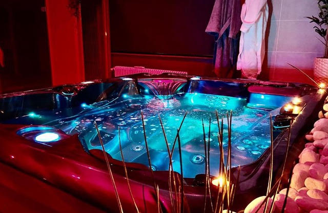 Suite avec Jacuzzi et Sauna Privée
