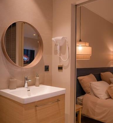 Suite de Luxe Jacuzzi balnéo,King size Bed