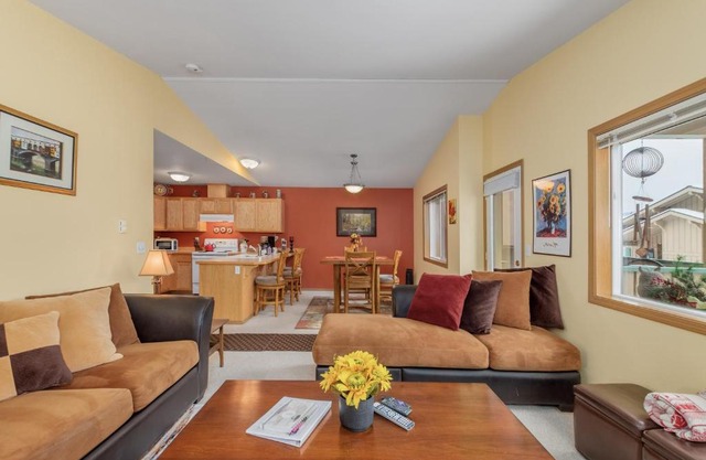 Suite Serenity Condo by NW Comfy Cabins