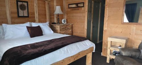 Suite with a King Bed and Full Kitchen at the Cedaredge Lodge
