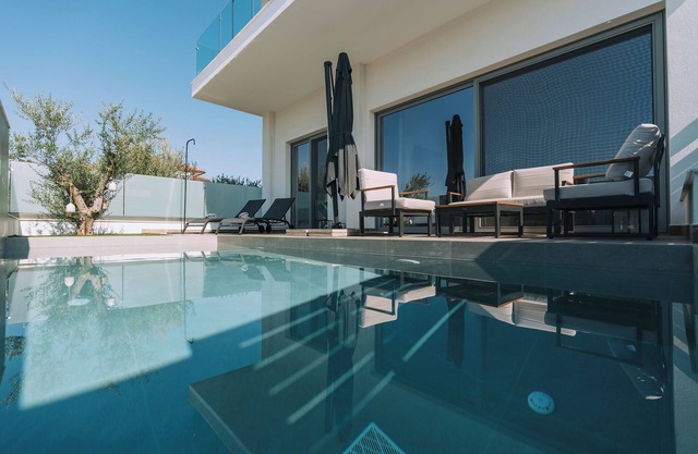 Suite with Private Pool 314