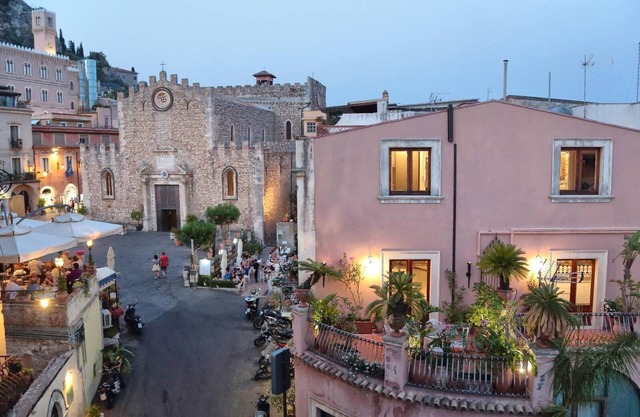 Suite with Terrace in Taormina Center.