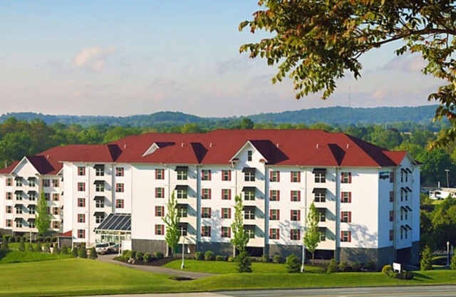 Suites at Hershey 2BR/2BA suite w/fireplace, full kitchen, indoor/outdoor pool