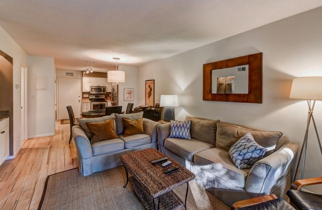 ~Sum & Fall Discounts! 5 Min Walk to Beach! 2025 Updates, Clean, Comfy, Secure!