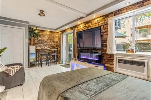 Summer Getaway in Brooklyn Private Room, Bath, Kitchen & Backyard