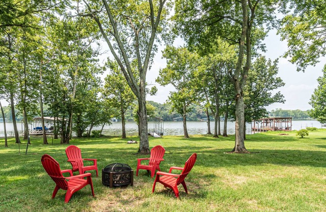 Summer Lakefront Home |Sleeps 12| Firepit & Deck