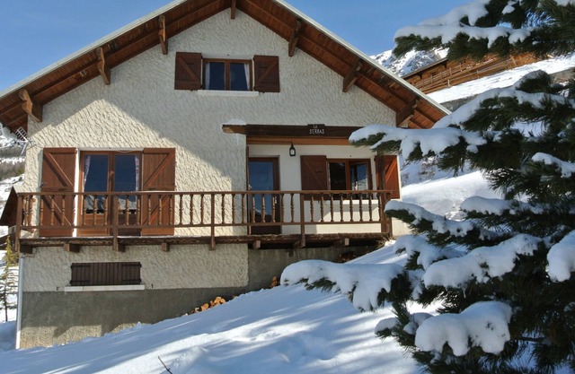 Summer/winter mountain chalet rental - sleeps 8