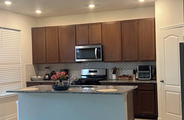 Summerhouse Villa 4br 2 and Half ba Home