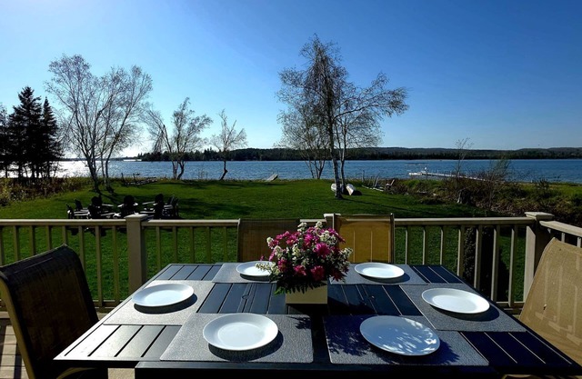 Summerside Cape on Crooked Lake-Waterfront-Sunsets-Sleeps 12