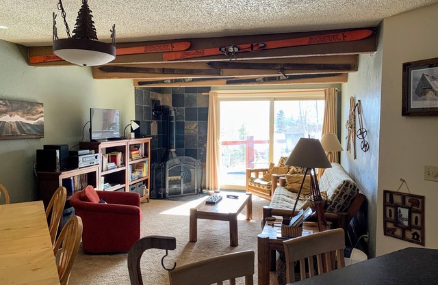 Summit County Get Away! Mountain/Lake views. Fantastic summer/winter recreation