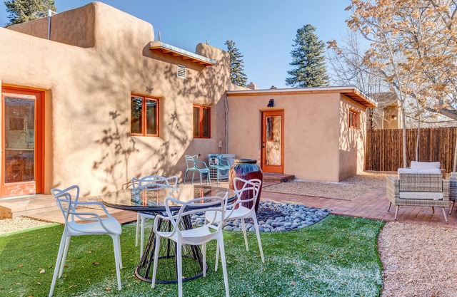 Sun-Drenched Luxury Home 5 Min. Walk to Plaza