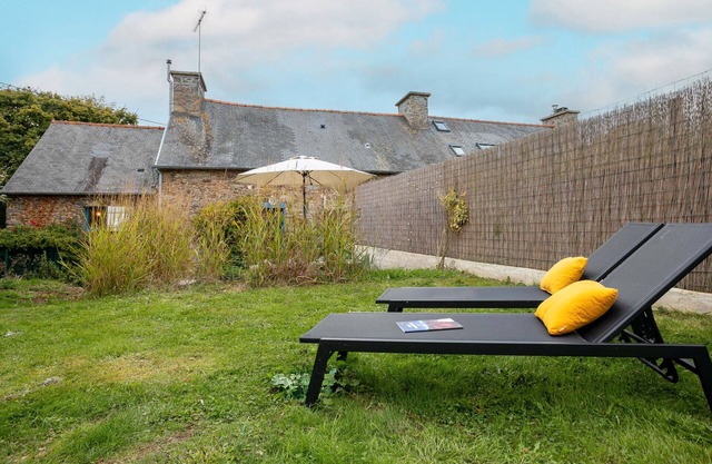 Sunbathing – Les Gîtes du Goëlo