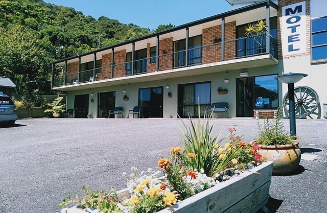 Sundowner Motel