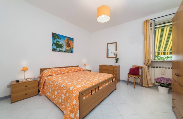 Sunflower with en-suite bathroom - hiking Amalfi coast - Path of Gods