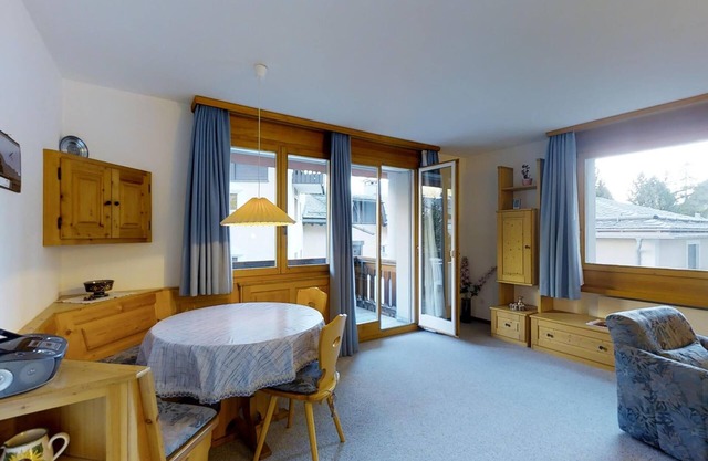 Sunny 2 ½-room apartment on 1st Floor, 55 m2, quiet location.