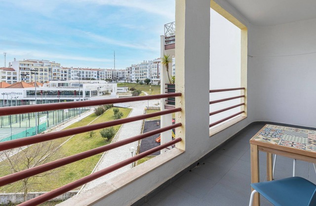 Sunny 2 BDR Apartment by LovelyStay