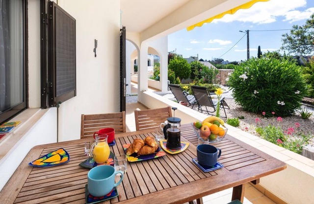 Sunny 2 Bed/2 Bath Luxury Apartment, 450m to Beach/Village. Pools