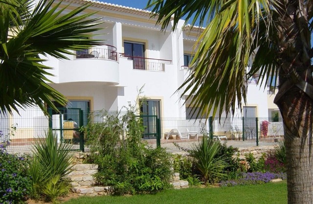 SUNNY GRD FLR APT SEA VIEW+POOL+WALK TO BEACH MARINA&TOWN+GREAT WIFI&FREEVIEW TV