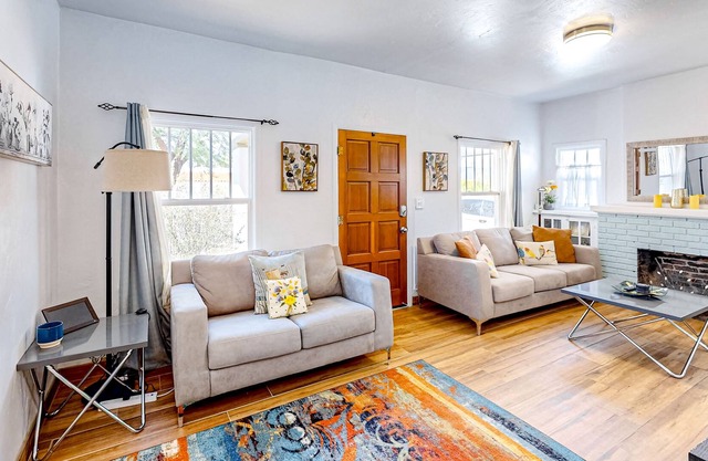 Sunny home with old-school charm, fireplace, grill, & covered patio - dogs ok