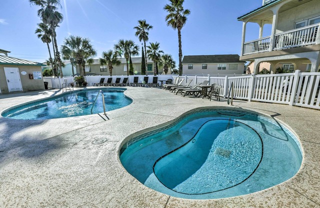 Sunny PCB Home w/Balcony: Steps to the Beach!
