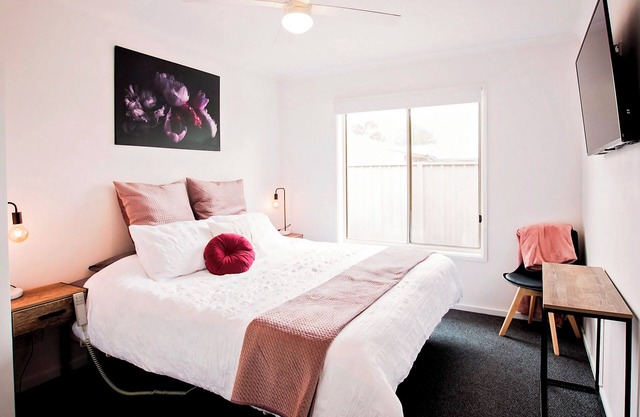 Sunny Shackell. Echuca Moama Holiday Accommodation