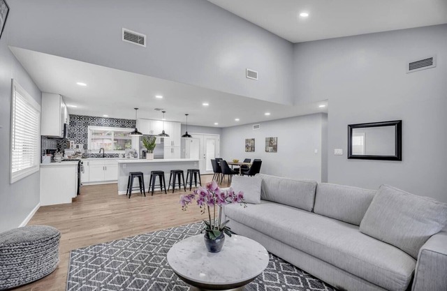 Sunny Single Story Simi Valley Valley Escape – Comfortable Home Great Amenities