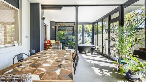 'Sunnyside House - Ocean Views' by Accom Holidays
