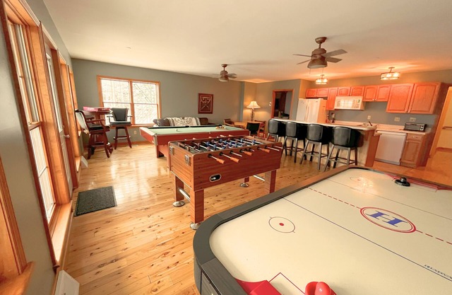 Sunrise 1 - Pet-Friendly, Ski-In/Ski-Out Townhome