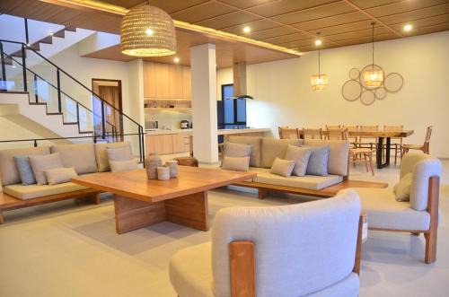 Sunrise City View Villa 9 bedrooms with a private heated swimming pool