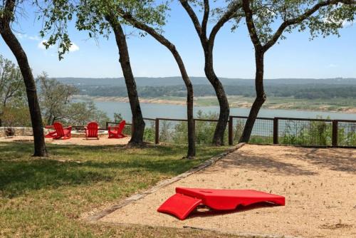 Sunrise Lodge on Lake Travis