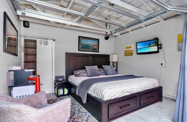 Sunset Cliffs Studio located 4 houses in from the water