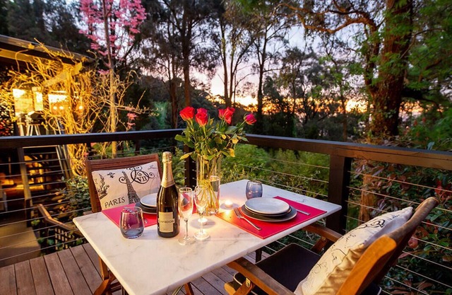 Sunset Cottage - Cozy, Private and Sunset Views