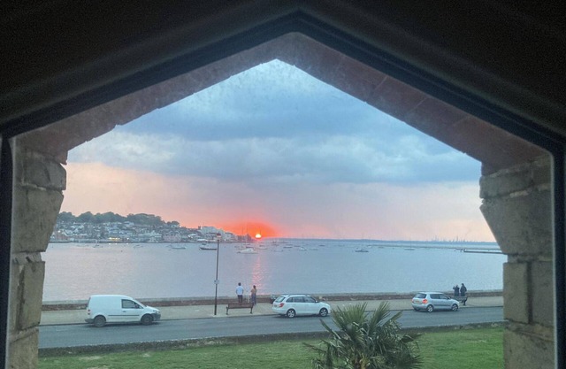 Sunset Cottage Sleeps 6 with Sea Views