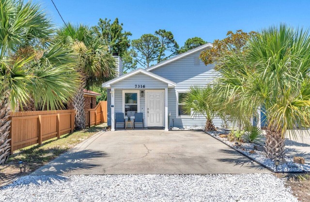 Sunset Dreams King Bed 5 Min Walk to Beach!