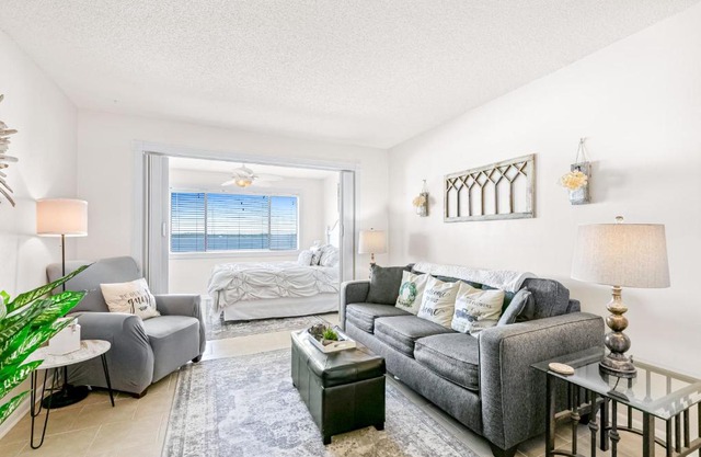 Sunset Harbor Palms 1-308