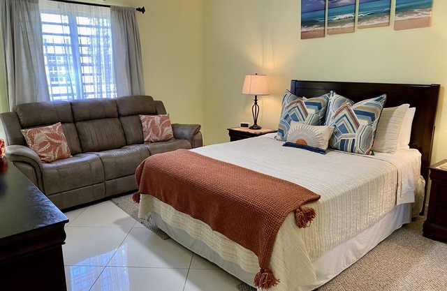 Sunset Hideaway-1 bedroom, 5 minutes from Cruz Bay