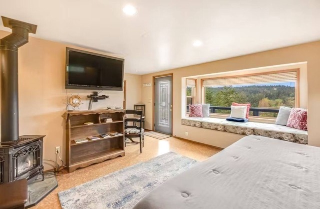 Sunset Suite in Deer Harbor