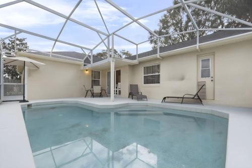 Sunshine Retreat: Villa W/Pool & close to Disney