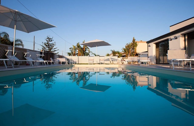 Sunshine's House, Beautiful Villa With Swimming Pool Close ToThe Beach, Sun&Relax