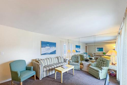 Sunspot Condo - 2 McKinley Ave, Unit 103