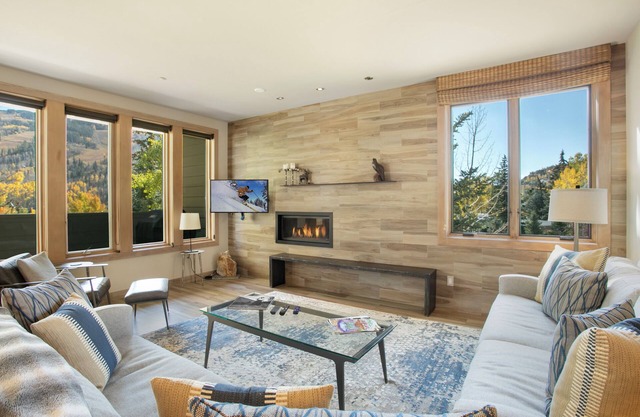SunVail 24D - Pristine Newly Remodeled Condo, Heated Pool and Hot Tubs
