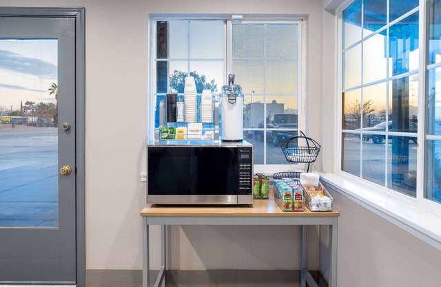 Super 8 by Wyndham Bakersfield Ca