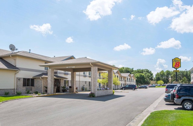 Super 8 by Wyndham Brookings
